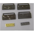 Placas de logotipo del paño de metal 3D de encargo del diseño hermoso, insignias de la marca Etiqueta de aluminio del metal del Etiqueta-Moler